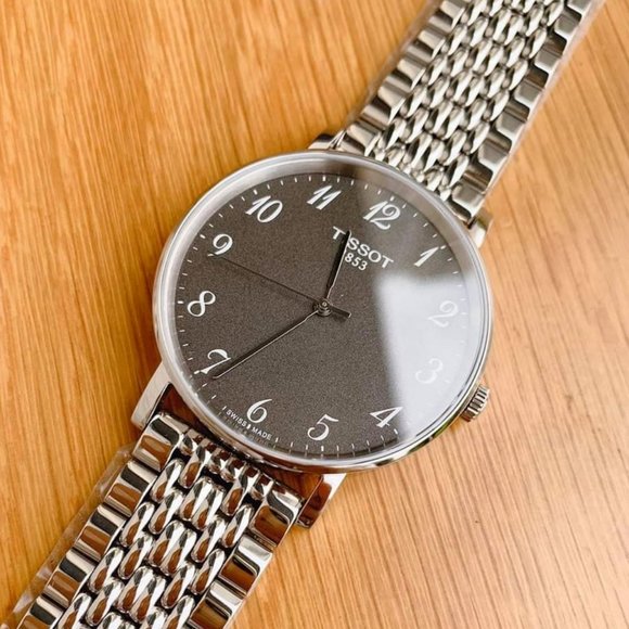 🔥Tissot Unisex Classical 38mm Watch! New - Picture 4 of 5